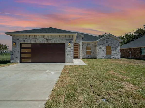 230 Flying Bridge Dr, Mabank, TX 75156