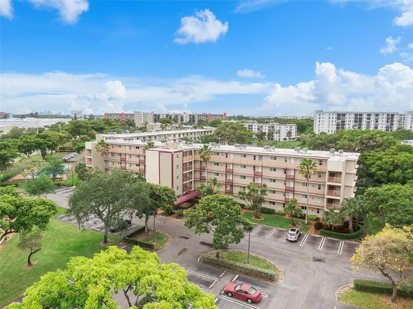 2216 N Cypress Bend Drive #201, Pompano Beach, FL 33069