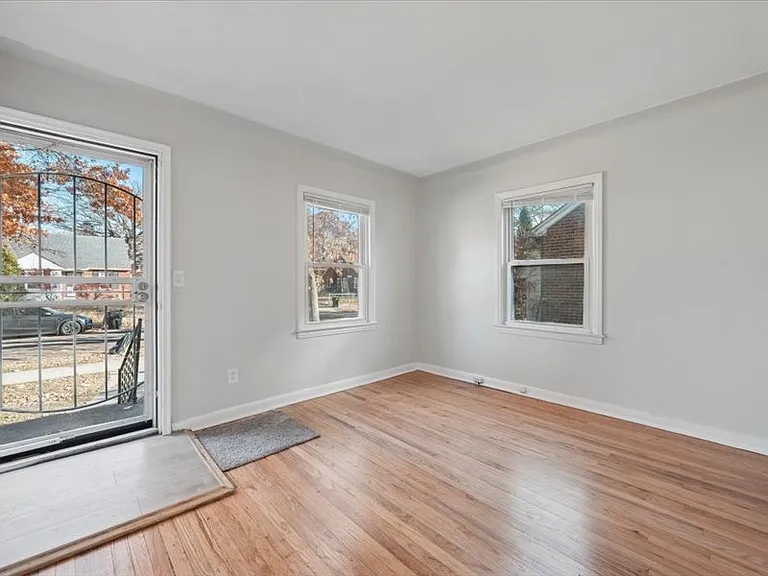 18627 Justine St — Photo 3
