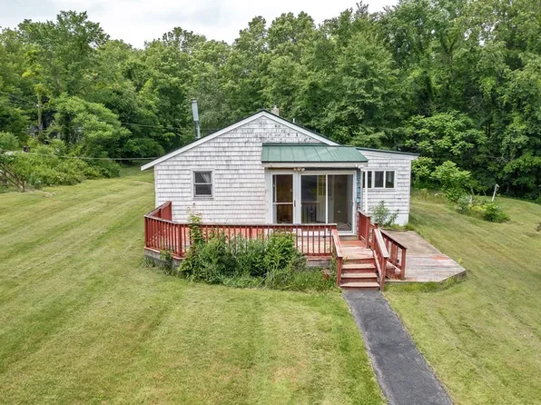 9-15 Chestnut St, Pepperell, MA 01463