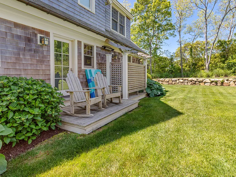 28 Washington Dr — Photo 31