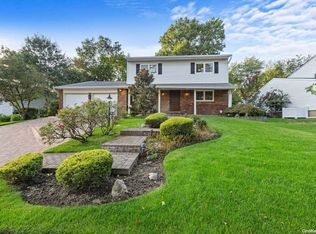 83 Shrub Hollow Rd, Roslyn, NY 11576