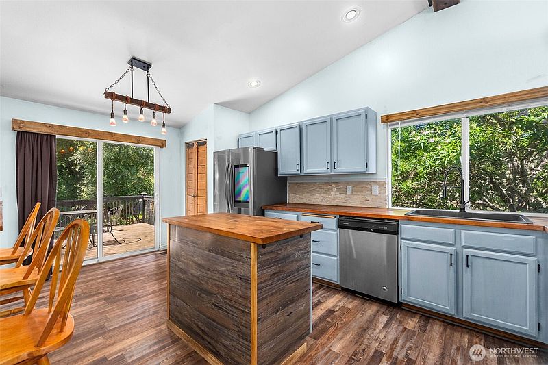 3rd image of 4101 Arbor Drive SE