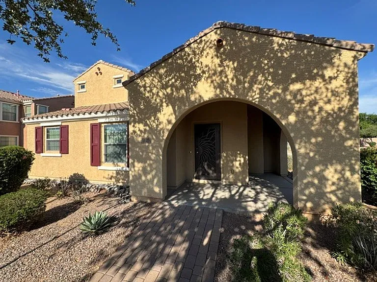 1823 S Balboa Dr — Photo 1