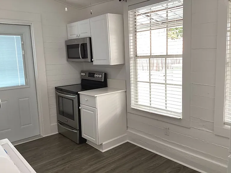 725 Southard St — Photo 9