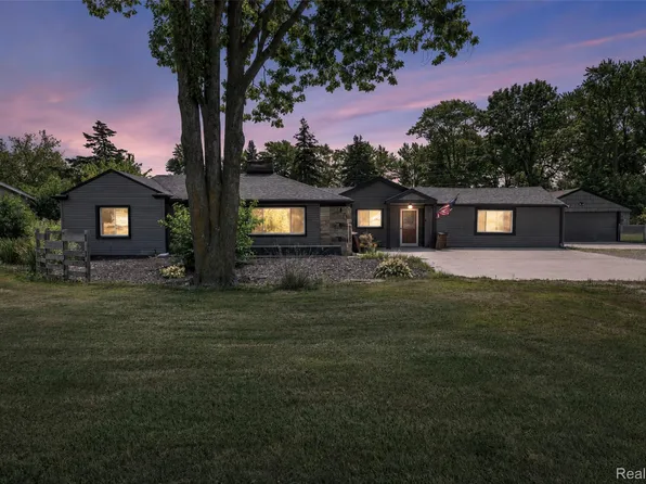38250 S Groesbeck Hwy, Clinton Township, MI 48036