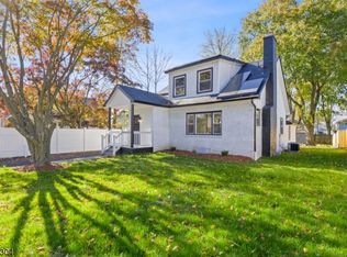 2 Carlton St, Morristown, NJ 07960