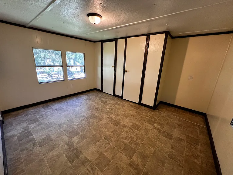 241 Park Cir — Photo 5