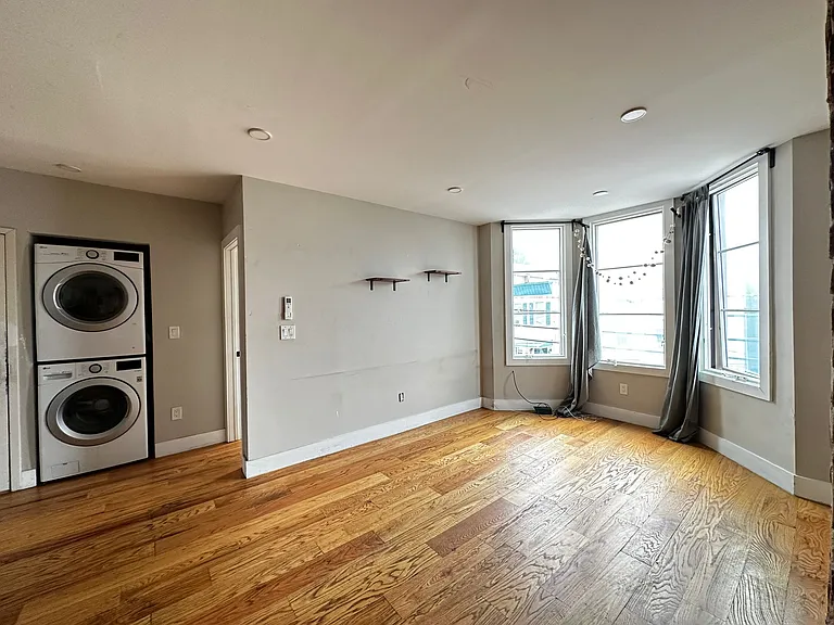90-92 Graham St #2 — Photo 6