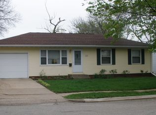 2238 Saint John Dr, Dubuque, IA 52002