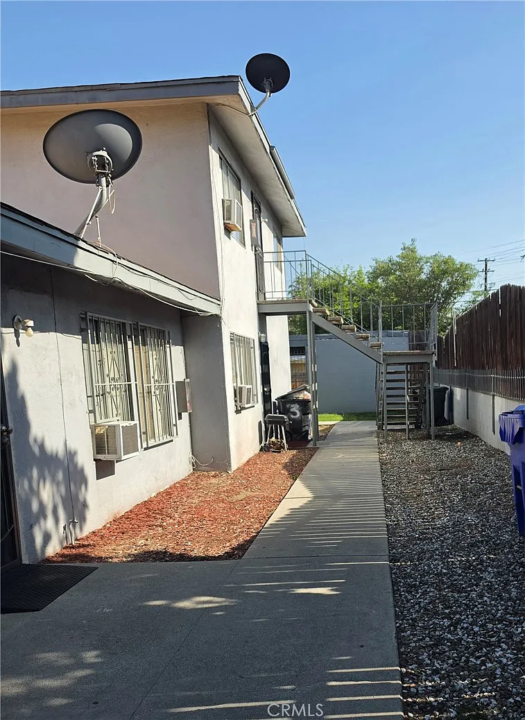 2 bed, 748 sqft, $1,800 — Photo 3