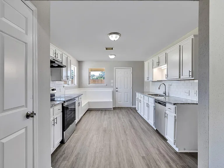 4511 Tangle Creek Ln — Photo 9