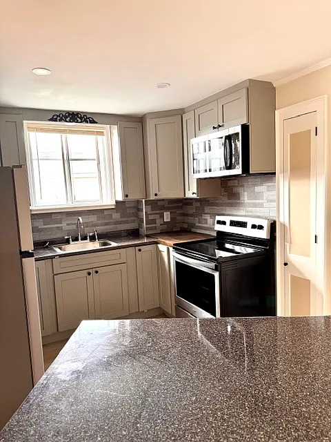 1 bed, 700 sqft, $1,825 — Photo 2