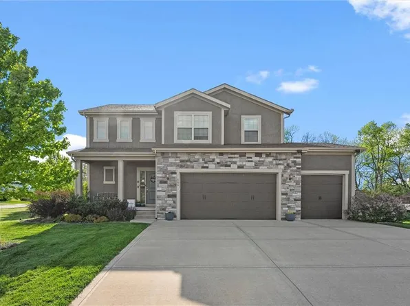 506 Woodview Dr, Raymore, MO 64083