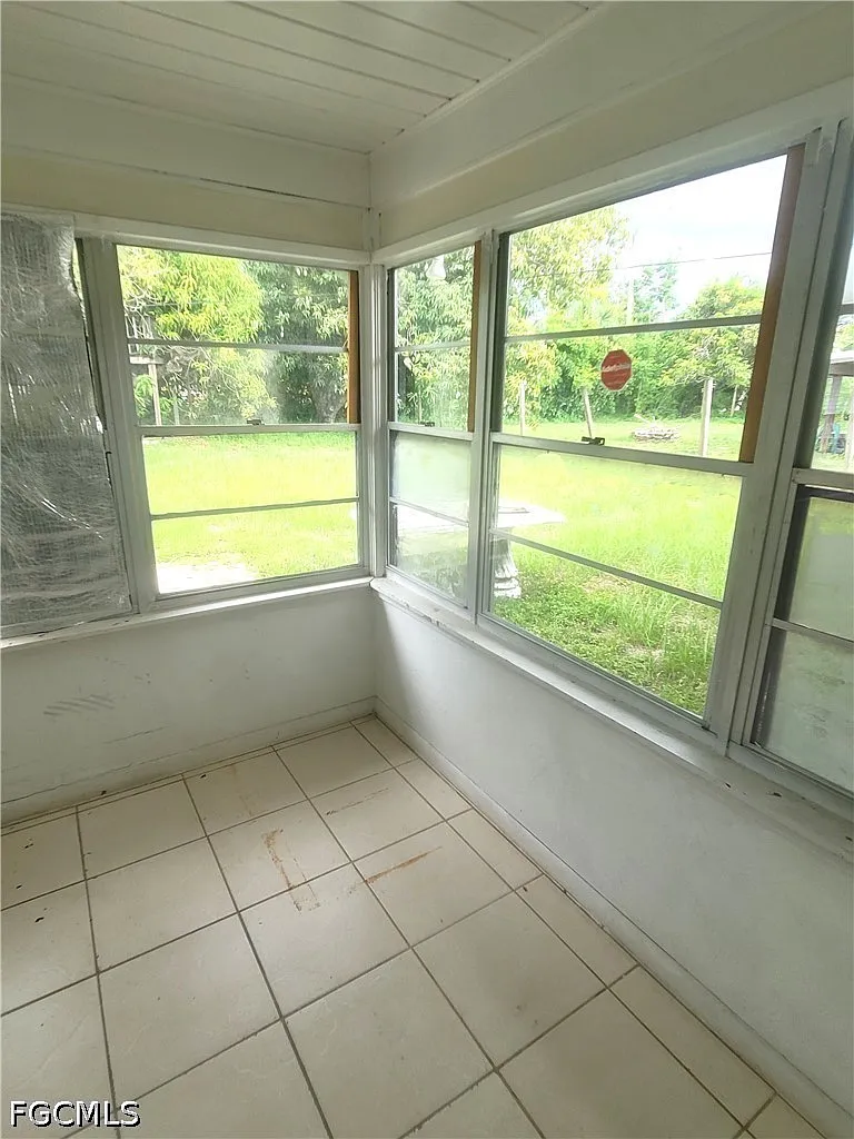 3 bed, 2.0 bath, 1100 sqft, $1,400 — Photo 4