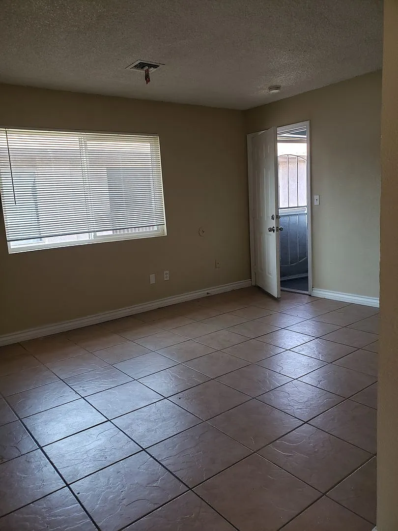 1107 L Street A-D — Photo 4