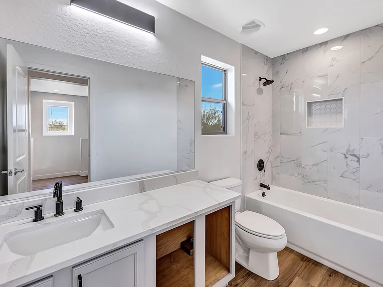 861 W Love Rd — Photo 21