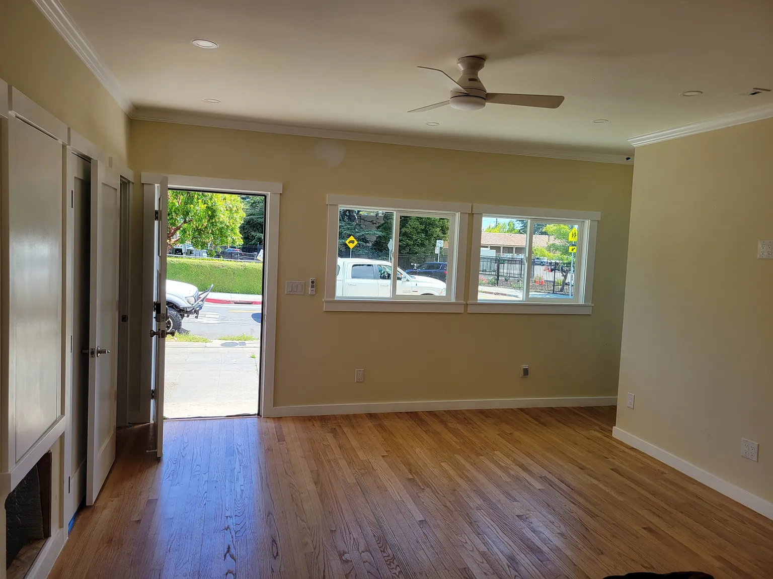 3 bed, 1000 sqft, $4,995 — Photo 3