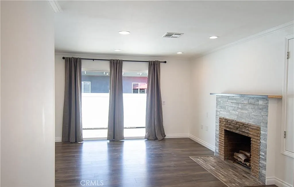 2 bed, 1.5 bath, 1008 sqft, $3,150 — Photo 3