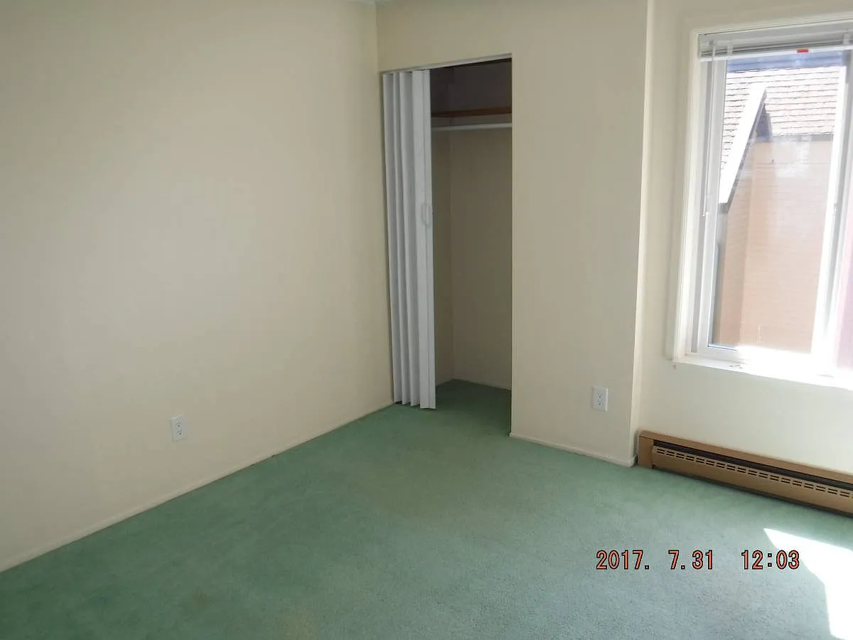 14605 NE 34th St — Photo 2