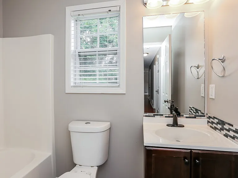 639 Sheffield Ct — Photo 14