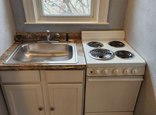 346 Carrington Ave FLOOR 3, Woonsocket, RI 02895