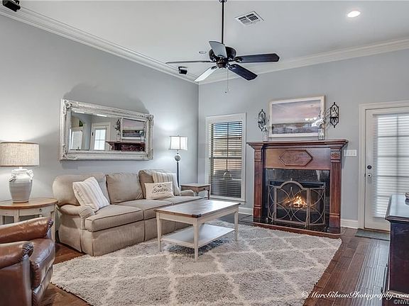 3rd image of 4243 Parkridge Dr