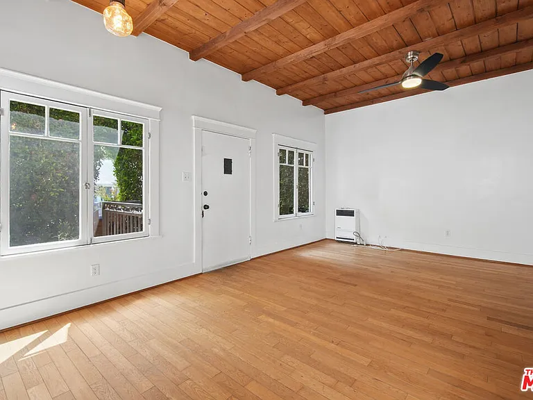 2515 Elsinore St — Photo 5