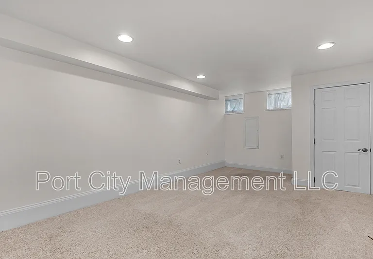 2 W Clement St — Photo 17