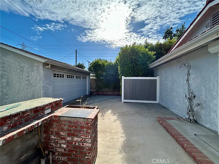 3132 Estado St — Photo 30
