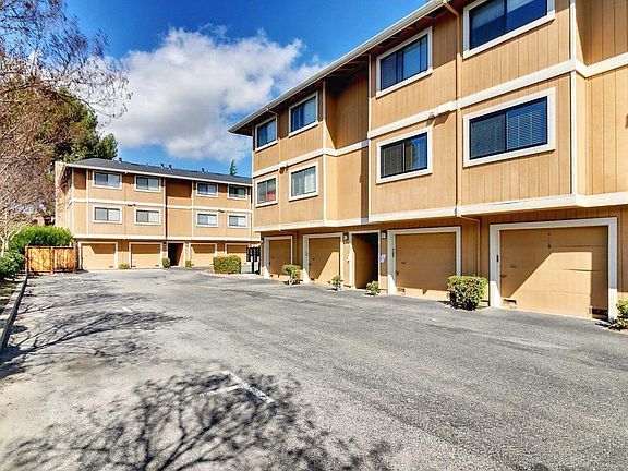 3rd image of 875 Cherry Creek Cir