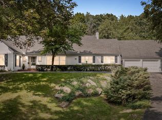1366 Conge Dr, Bloomfield Hills, MI 48304