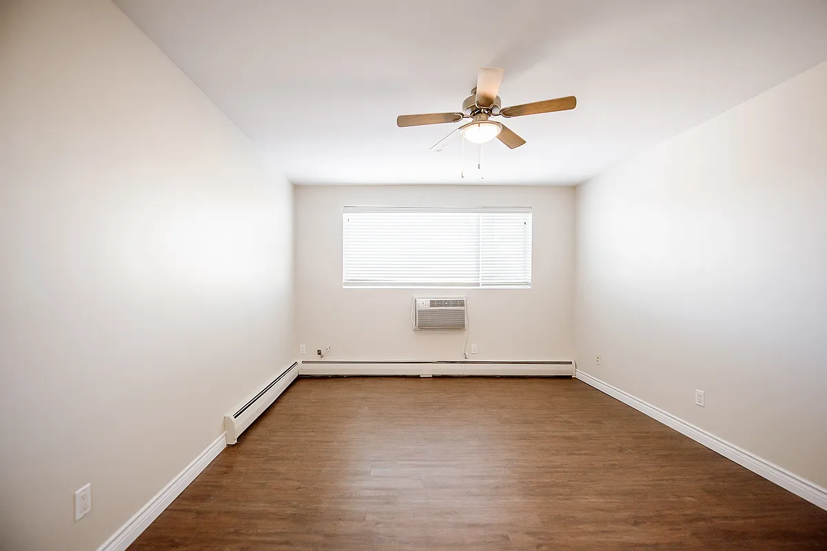 Building Photo - 333 Edison Ave #105