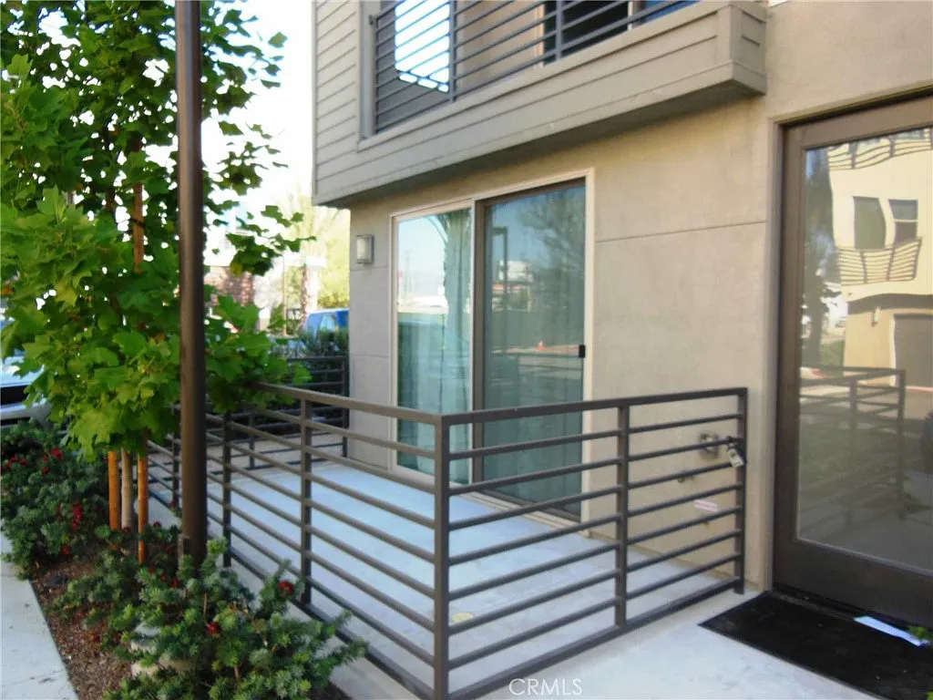 3 bed, 3.5 bath, 1976 sqft, $3,550 — Photo 4