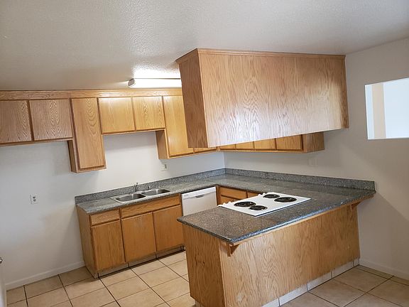 5th image of 1017 Poplar Ave