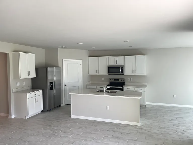 455 Londrina Dr — Photo 3