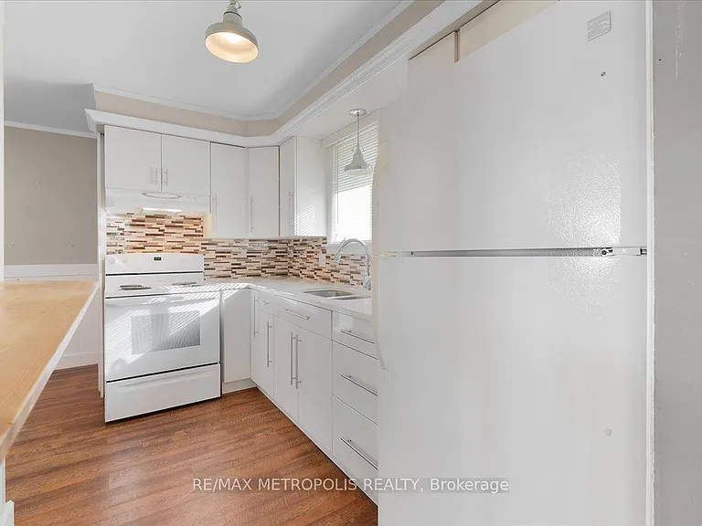 23 Silver Aspen Cres #MAIN — Photo 6
