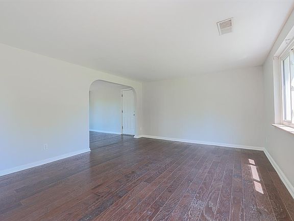4th image of 880 Stanlyn Dr