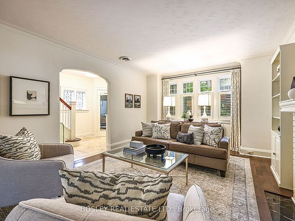 3rd image of 149 Lascelles Blvd