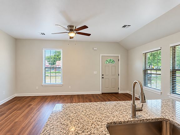 5th image of 203 SW 17th St #1