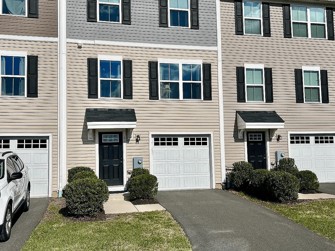 3 bed, 1452 sqft, $2,500 — Photo 1