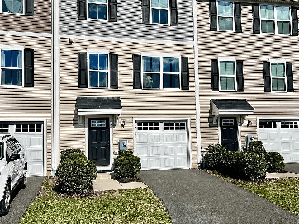 60 Foxwood Dr