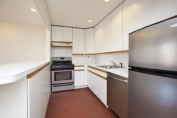Rented by Kian Realty | media 17