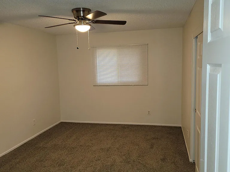 6660 N 43rd Ave — Photo 16