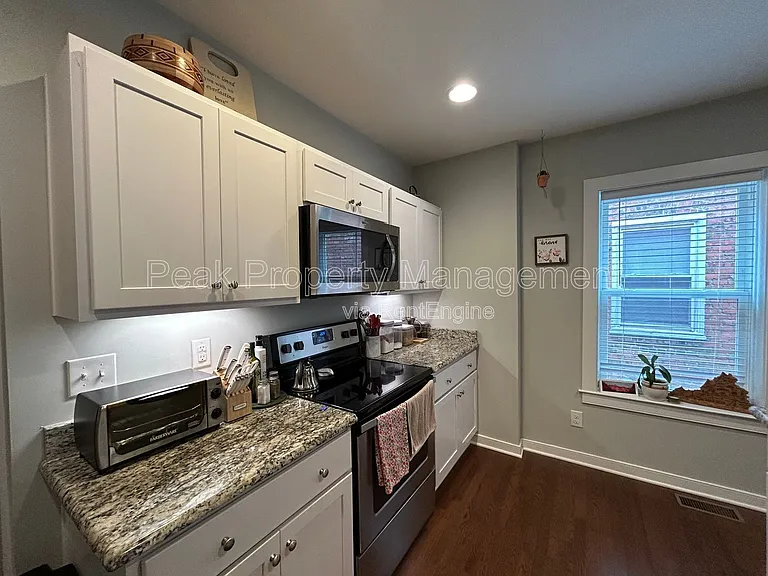 617 N 32nd St #B — Photo 6
