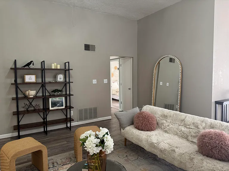 10241 Las Casitas Ct NE — Photo 3
