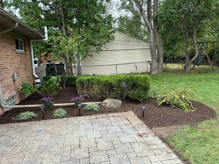 290 Winry Dr — Photo 4