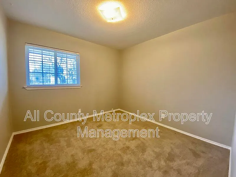 4 bed, 2.0 bath, 1432 sqft, $2,500 — Photo 3