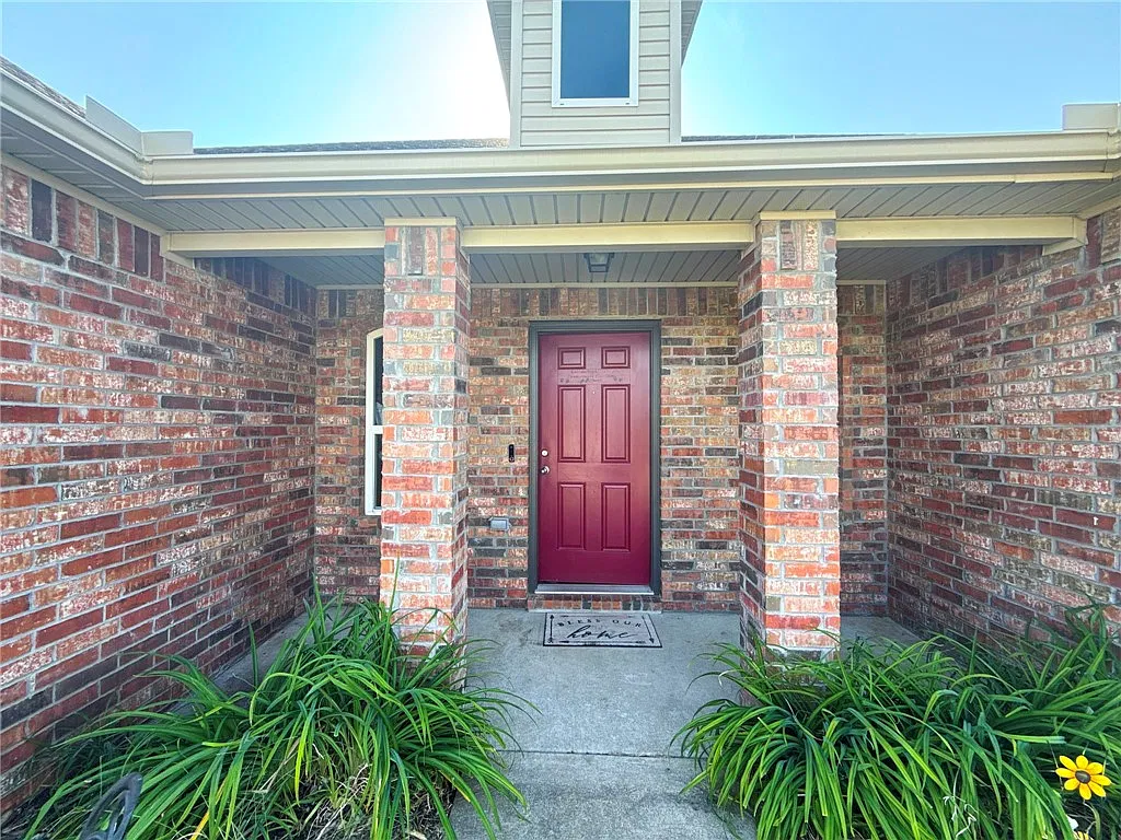 4 bed, 1711 sqft, $2,000 — Photo 3