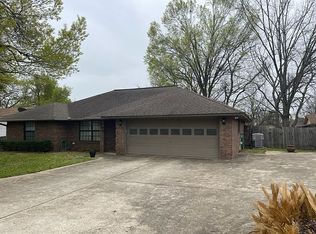 605 E 5th St, Cameron, TX 76520